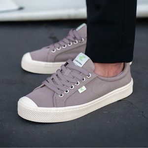 NIB Cariuma OCA Sneakers